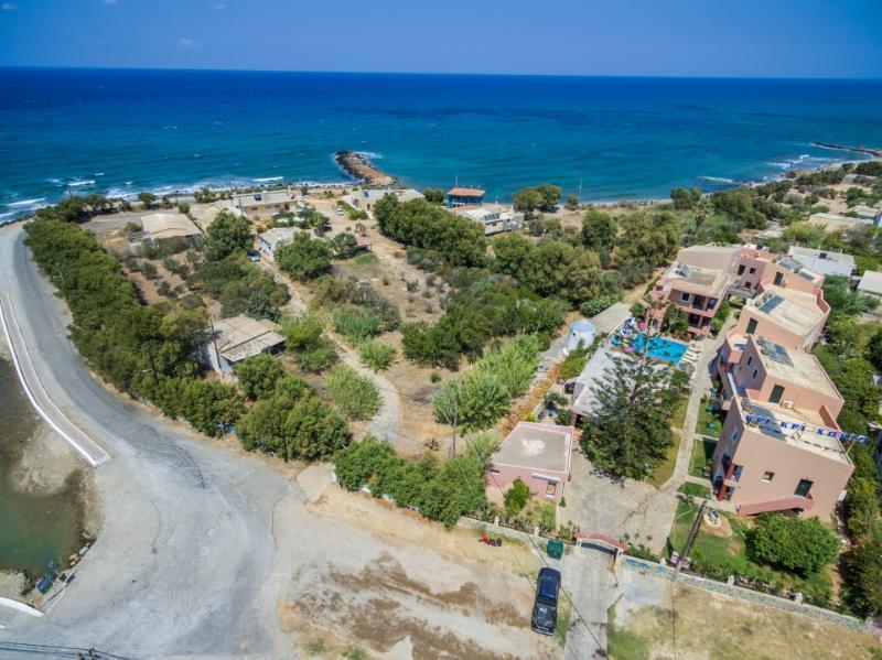 Kri Kri Village Goúrnes Екстериор снимка